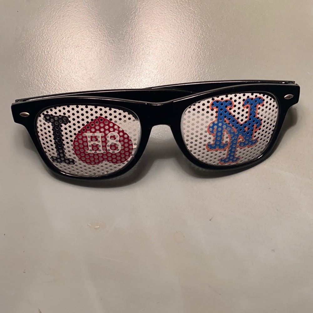 Novelty baseball glasses